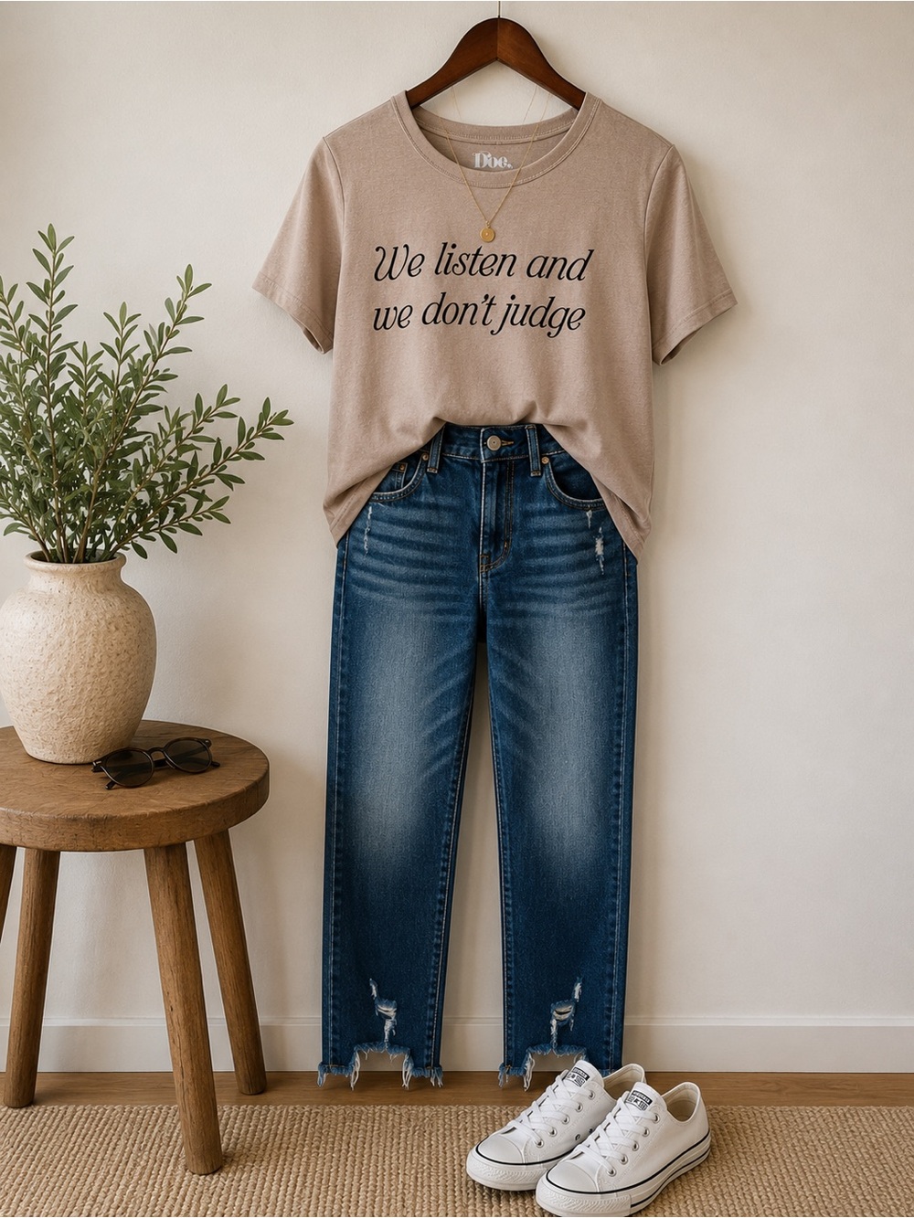 Graphic Tee | Doe "We Listen and We Don't Judge | Beige | XL 16/18| NWOT
